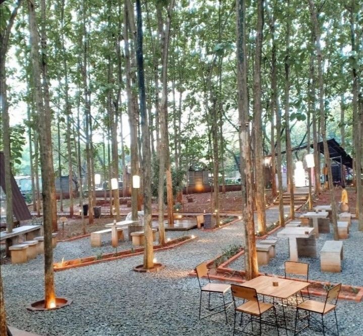 Cafe Lava Hotel - Image 1